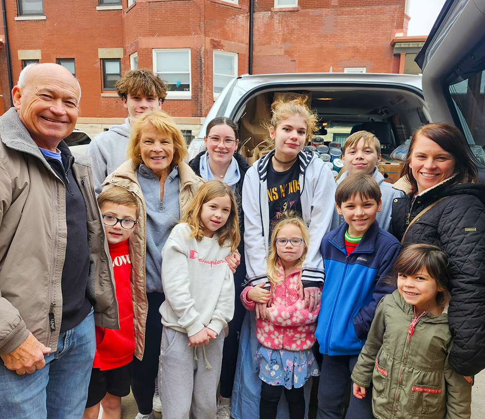 Family teaches next generation about helping others in local community